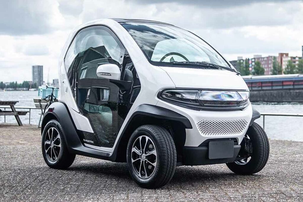 Voiture électrique compacte adaptée aux trajets urbains et à la transition énergétique.