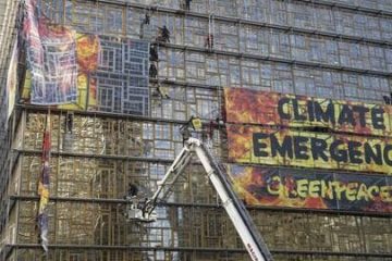 Green deal : une action de Greenpeace au sein du bâtiment du Conseil européen