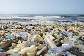 Déchets plastiques : l’ONU passe un accord « historique »