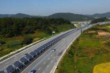 Corée du Sud : une piste cyclable recouverte de panneaux solaires au milieu d’une autoroute